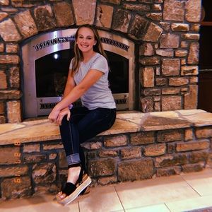 Meet your Posher, Alix